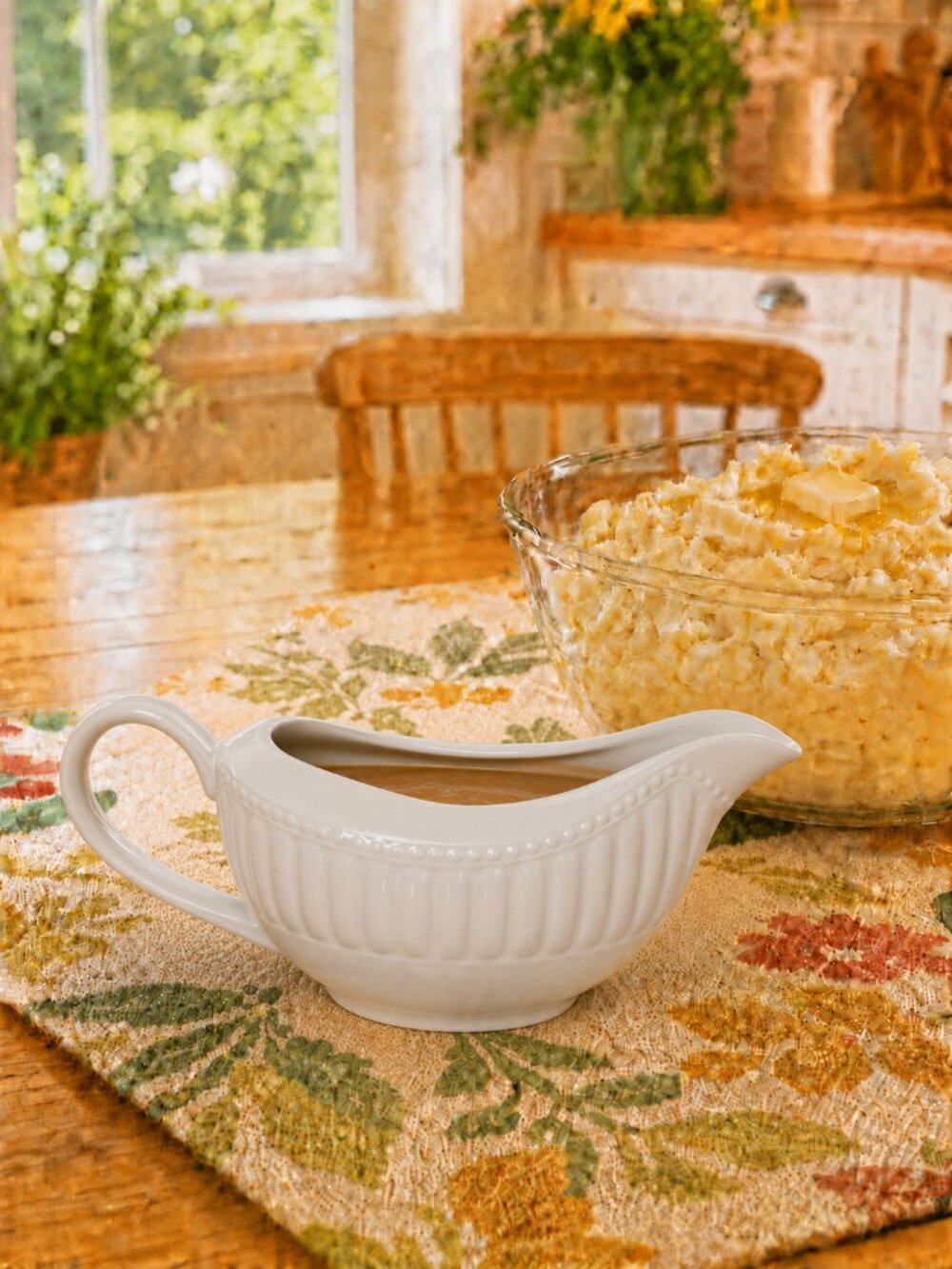 White Embossed Beaded Ceramic Gravy Boat Sauce Server 12 oz